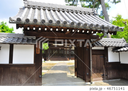 中山道醒ヶ井宿の法善寺山門 46751141