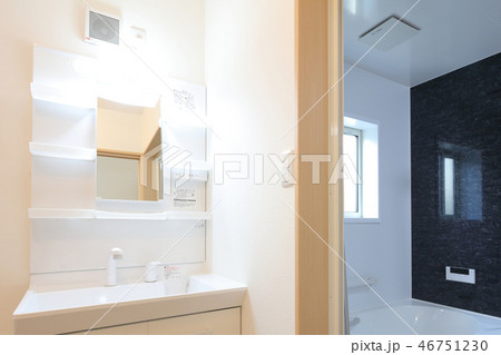 新築住宅 洗面所と浴室 イメージ 新築住宅 洗面所と浴室 イメージ 46751230