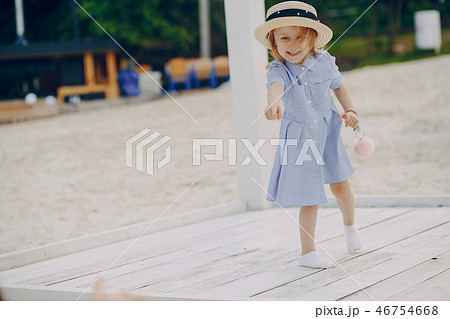 little girl 46754668