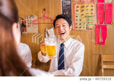 サラリーマン、ビジネスマン、居酒屋 46759319