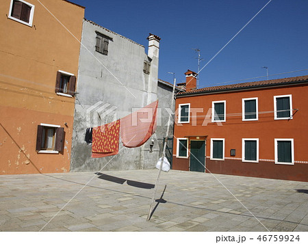 イタリア ブラーノ島の街並み Burano, Italy イタリア ブラーノ島の街並み Burano, Italy 46759924