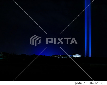 静かな夜の光 46764629