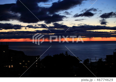 北海道ウトロの夕暮れの海 北海道ウトロの夕暮れの海 46774629