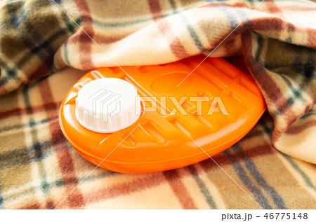 湯たんぽ　冬　暖房器具 46775148