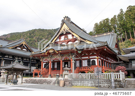 山梨県　身延山久遠寺（みのぶさんくおんじ）　棲神閣祖師堂（せいしんかくそしどう） 46775607