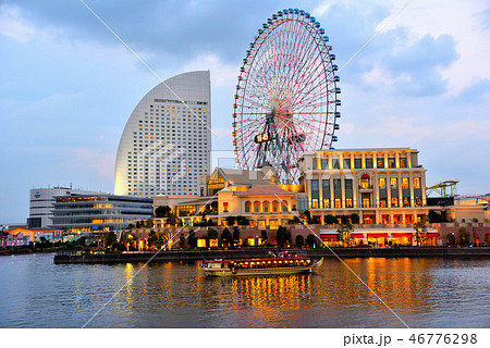 夕方のみなとみらいと屋形船 46776298