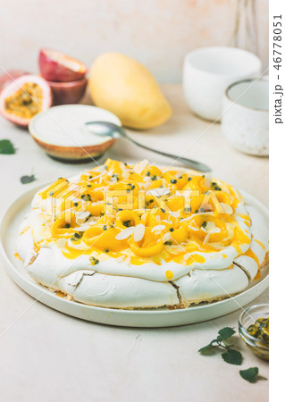 Meringue cake Pavlova Meringue cake Pavlova 46778051