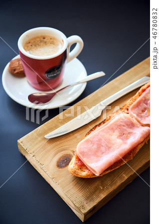 Slice of baguette with tomato 46780832