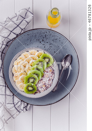 Healthy breakfast in a bowl with kiwi and bananas 46781326