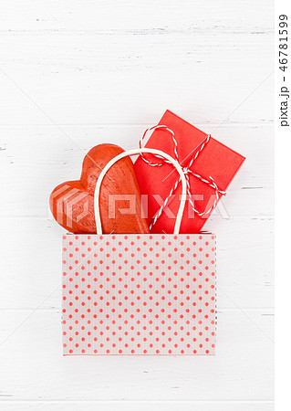 Creative Valentine Day romantic composition 46781599