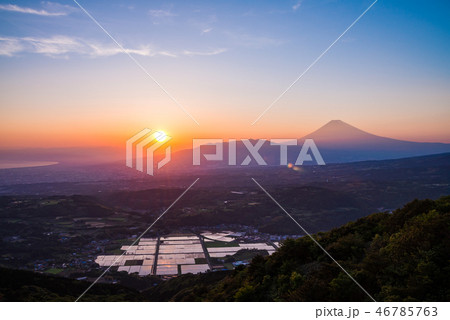 （静岡県）丹那盆地と富士山　夕景 46785763
