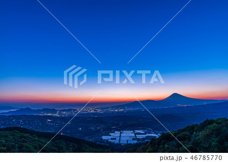 （静岡県）丹那盆地と富士山　夕景 46785770