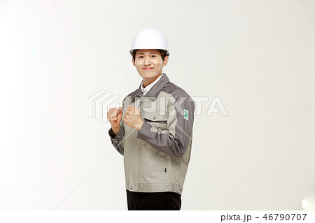 ポーズ 男 男性 46790707