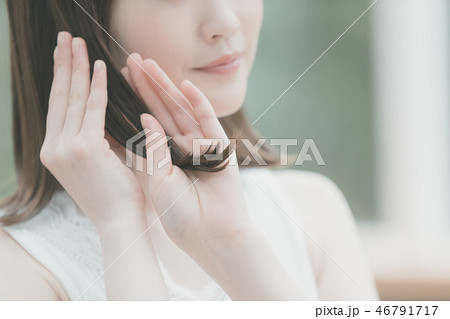 young woman young woman 46791717