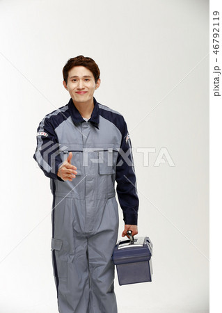 ポーズ 男 男性 46792119