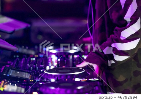 DJブース　ターンテーブル 46792894