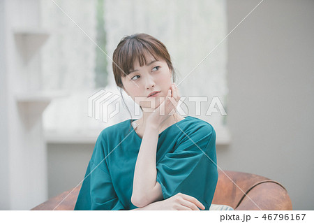 young woman young woman 46796167