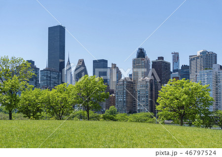 Park and skyline of Midtown Manhattan in New York City Park and skyline of Midtown Manhattan in New York City 46797524