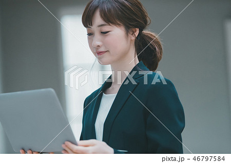 young woman 46797584