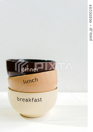 Set of bowls. Written breakfas, lunch, dinner  46800284