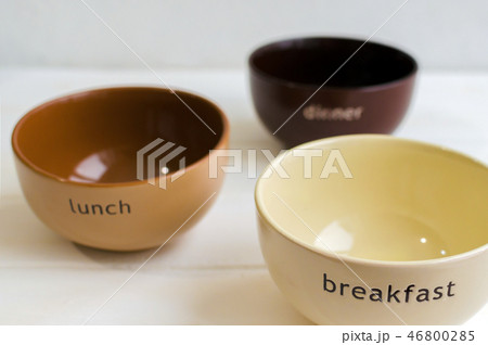 Set of bowls. Written breakfas, lunch, dinner  46800285