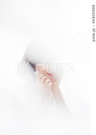 ビューティー　若い女性　美白 46800986