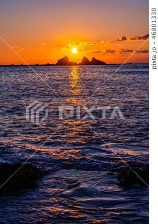 (神奈川県)真鶴半島三ツ石海岸の日の出 (神奈川県)真鶴半島三ツ石海岸の日の出 46801330