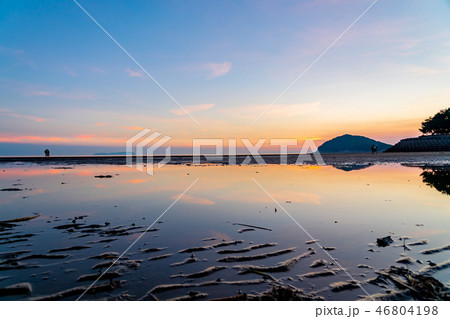 【香川県】夕方の砂浜 46804198