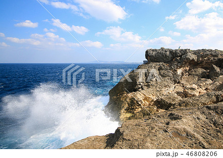 波 沖縄 水平線 46808206