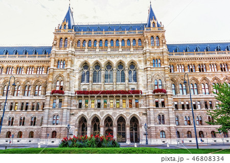 City hall of Vienna, Austria, park view 46808334