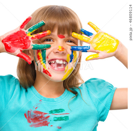 Portrait of a cute girl playing with paints 46809114