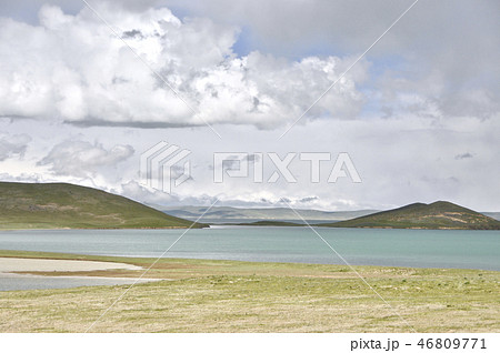 標高4300メートルの黄河源流・ザリン湖 標高4300メートルの黄河源流・ザリン湖 46809771