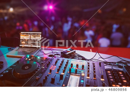 DJ stand 46809898