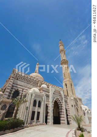 Vertical color photography of Al Mustafa Mosque Vertical color photography of Al Mustafa Mosque 46811627