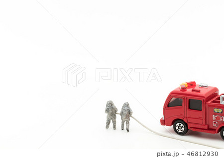 消防隊と消防車: firefighters and fire truck 消防隊と消防車: firefighters and fire truck 46812930