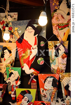 浅草　浅草寺の羽子板市 46813571