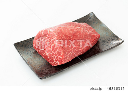 牛 ももブロック肉の写真素材