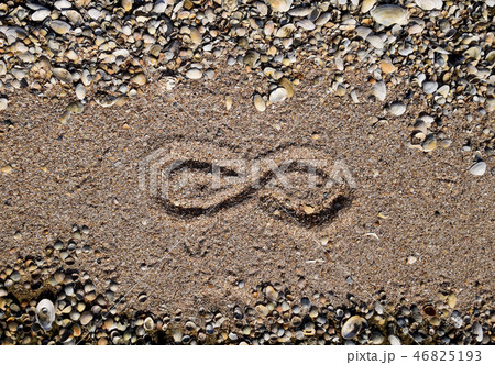 The sign of infinity on the sea 46825193