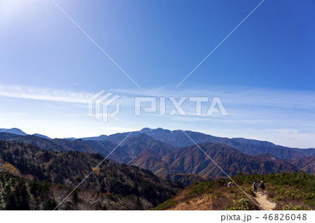 白山白川郷ホワイトロードからの山歩き・三方岩岳から望む白山 46826048