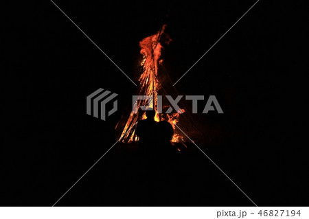 鬼火焚きと人影 鬼火焚きと人影 46827194