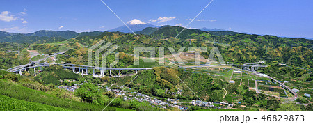 新東名高速道路と富士山 46829873