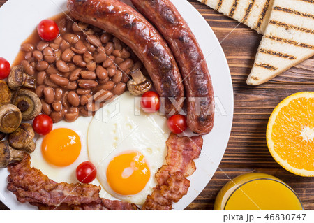 Healthy balanced english breakfast 46830747