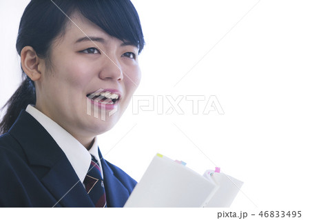 泣き顔の女子高生 46833495