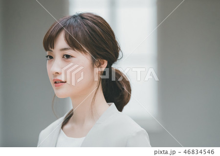 young woman 46834546