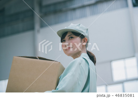 young woman 46835081