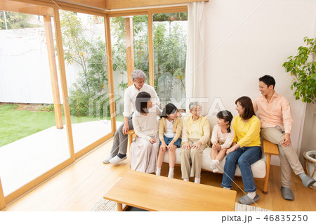大家族 四世代 ファミリーイメージ 大家族 四世代 ファミリーイメージ 46835250