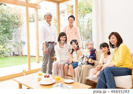大家族 四世代 ファミリーイメージ 大家族 四世代 ファミリーイメージ 46835265