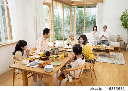 大家族 四世代 ファミリーイメージ 大家族 四世代 ファミリーイメージ 46835681