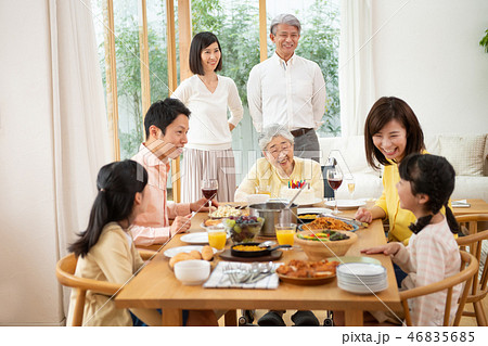 大家族 四世代 ファミリーイメージ 大家族 四世代 ファミリーイメージ 46835685