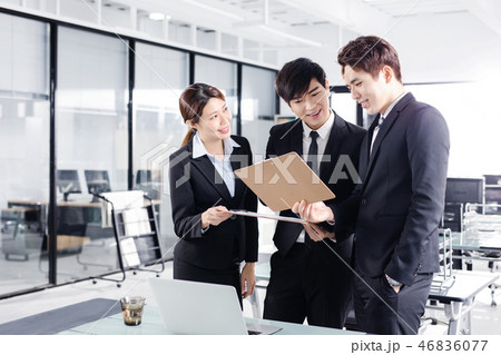 young business people discussing  in office 46836077